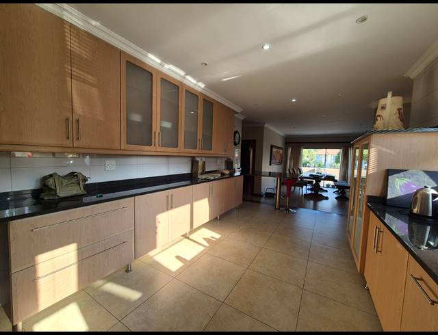 4 BEDROOM HOUSE FOR SALE IN VAALVIEW